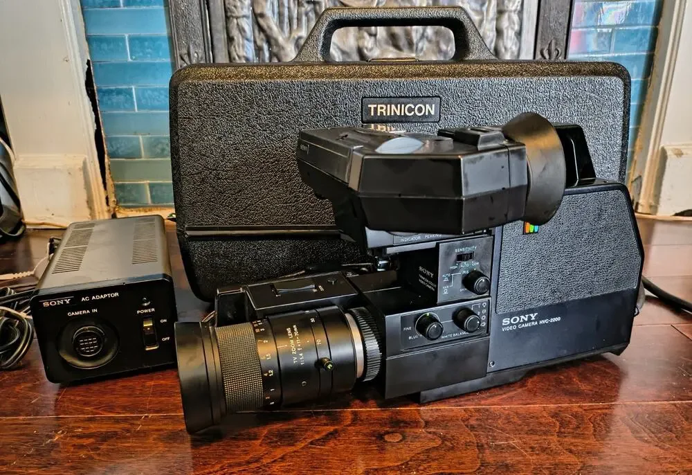 Vintage 1980 Sony HVC-2200 Trinicon Color Video Camera Bundle CMA-100 Case Works